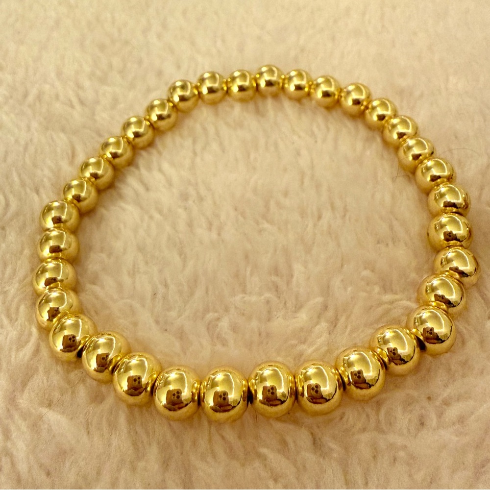 Gold Beaded Bracelet with Green Clover Charm - Picture 4 of 6